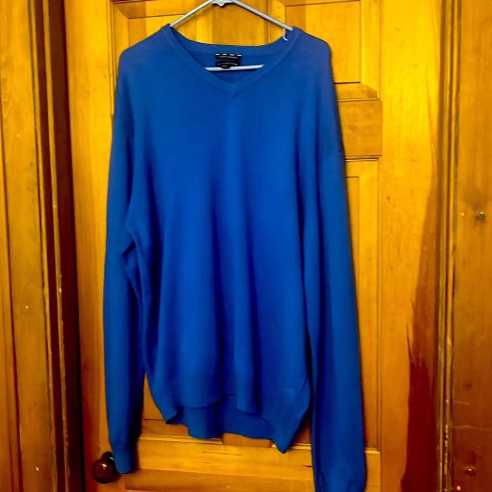 Like New. Club Room Estate Cashmere men’s pullover.  Size XXL. Blue